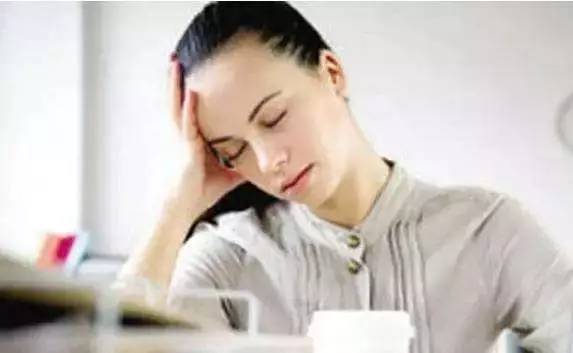 what??？“香”艷的美女成了辦公室污染源，甲醛治理非常必要！