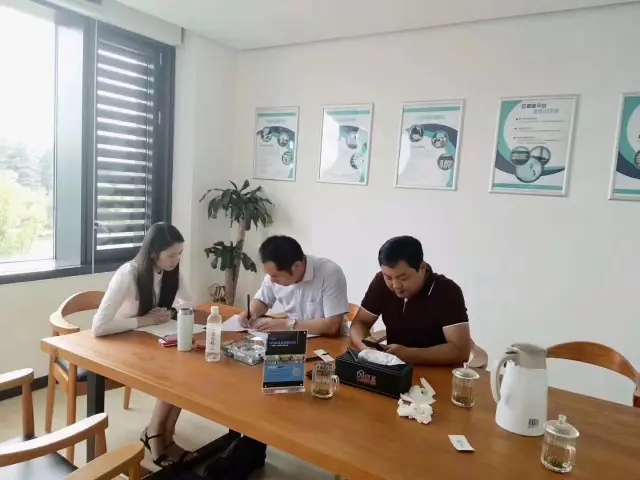 熱烈祝賀姜總、胡總簽約創(chuàng)綠家河南省市級代理！