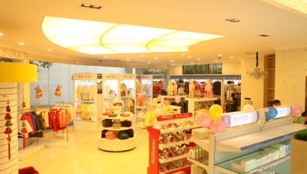 剛開業(yè)四個月的小店關(guān)門歇業(yè)，原因有兩點：一是甲醛超標了5倍多，二是老板娘因此流產(chǎn)了……