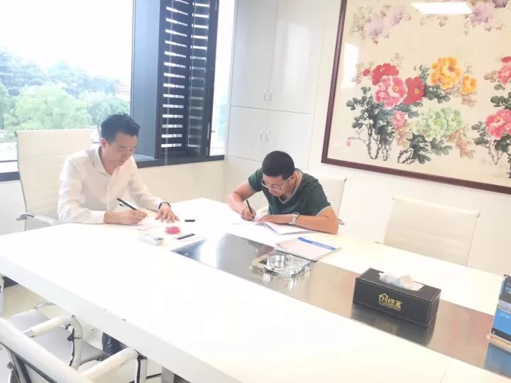 熱烈祝賀劉總簽約創(chuàng)綠家麗水市區(qū)級代理！