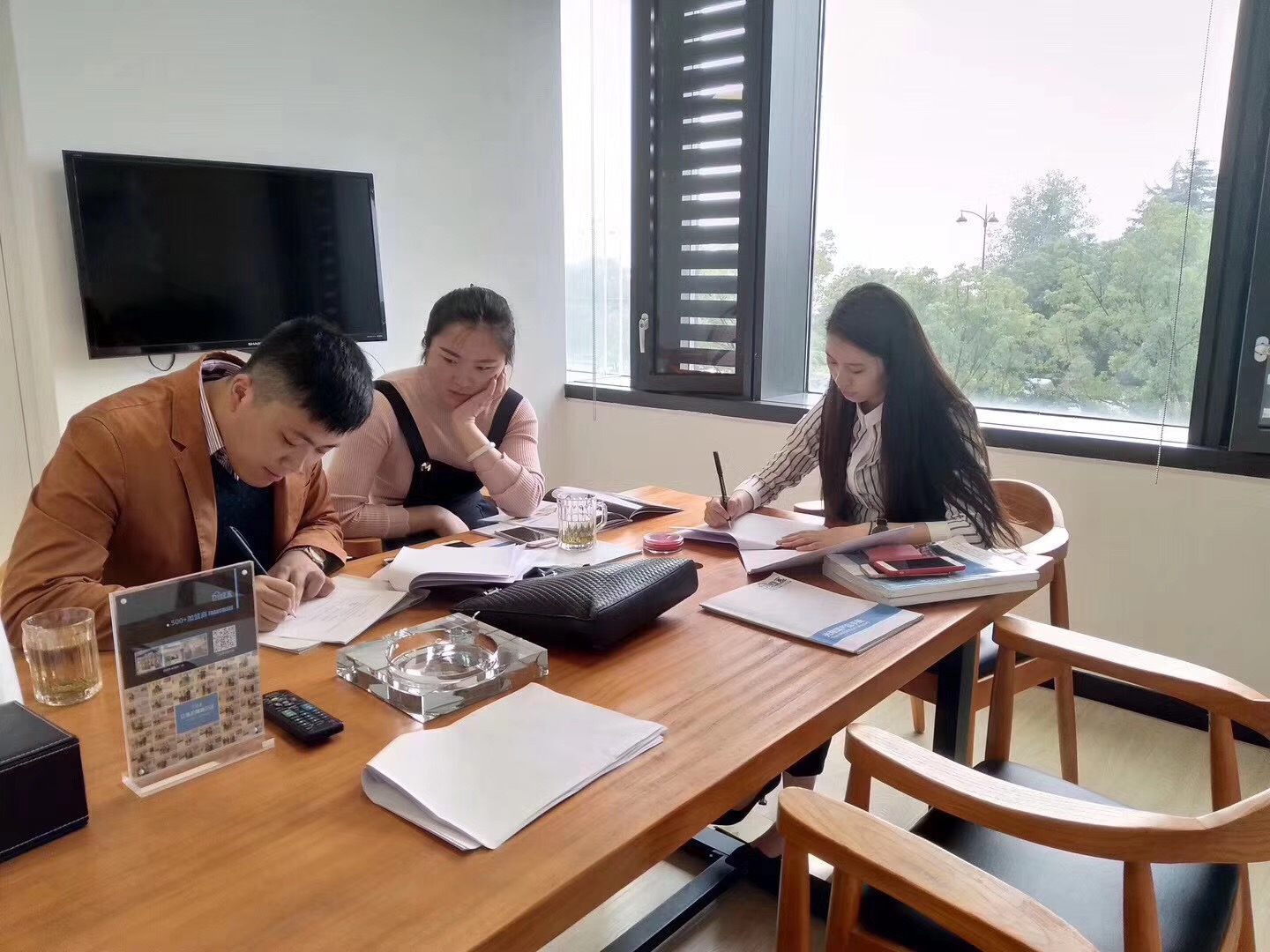 熱烈祝賀蔣總簽約創(chuàng)綠家江蘇省市級代理！