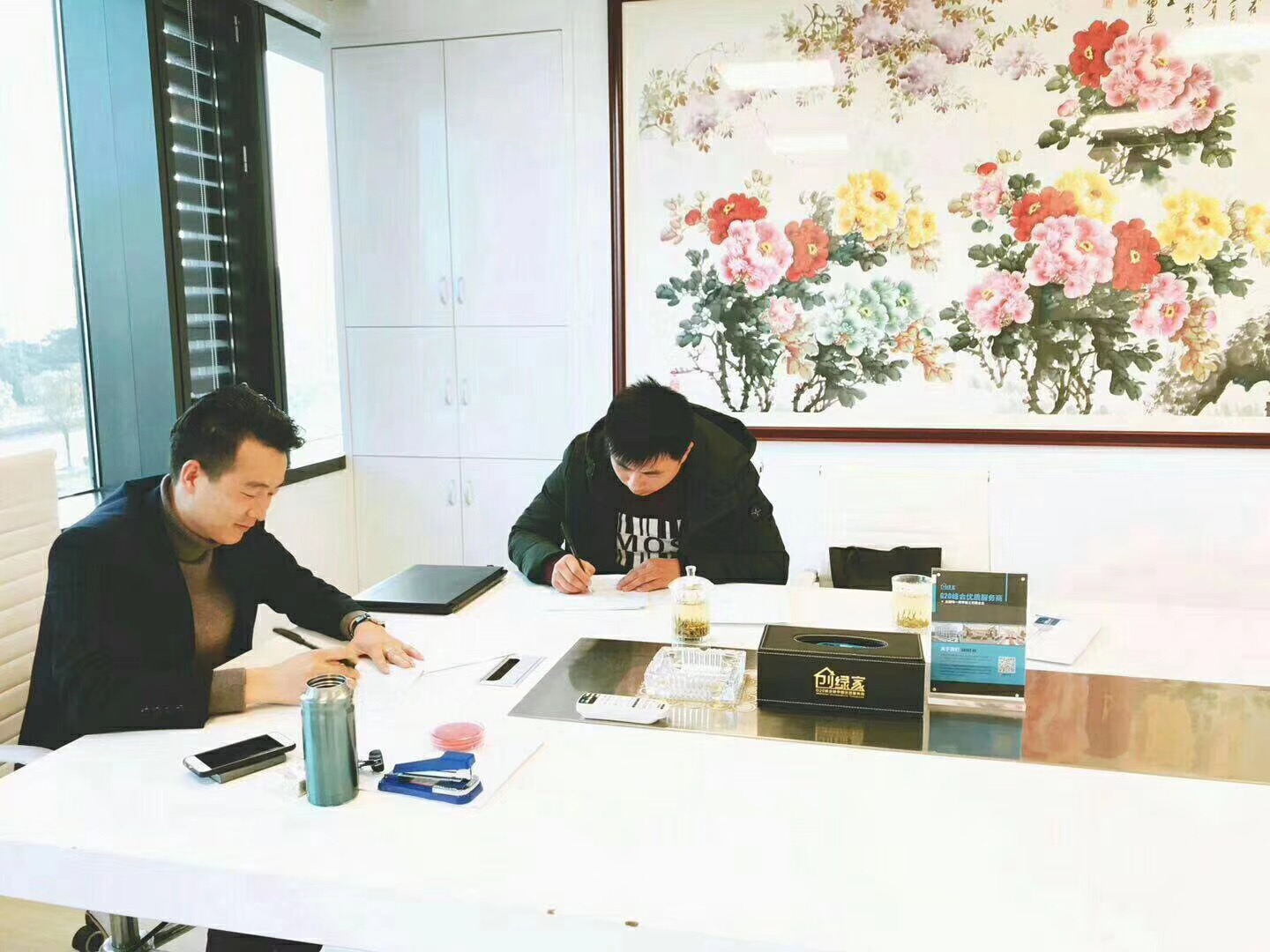 熱烈祝賀丁總夫婦簽約創(chuàng)綠家江蘇省縣級(jí)市代理！