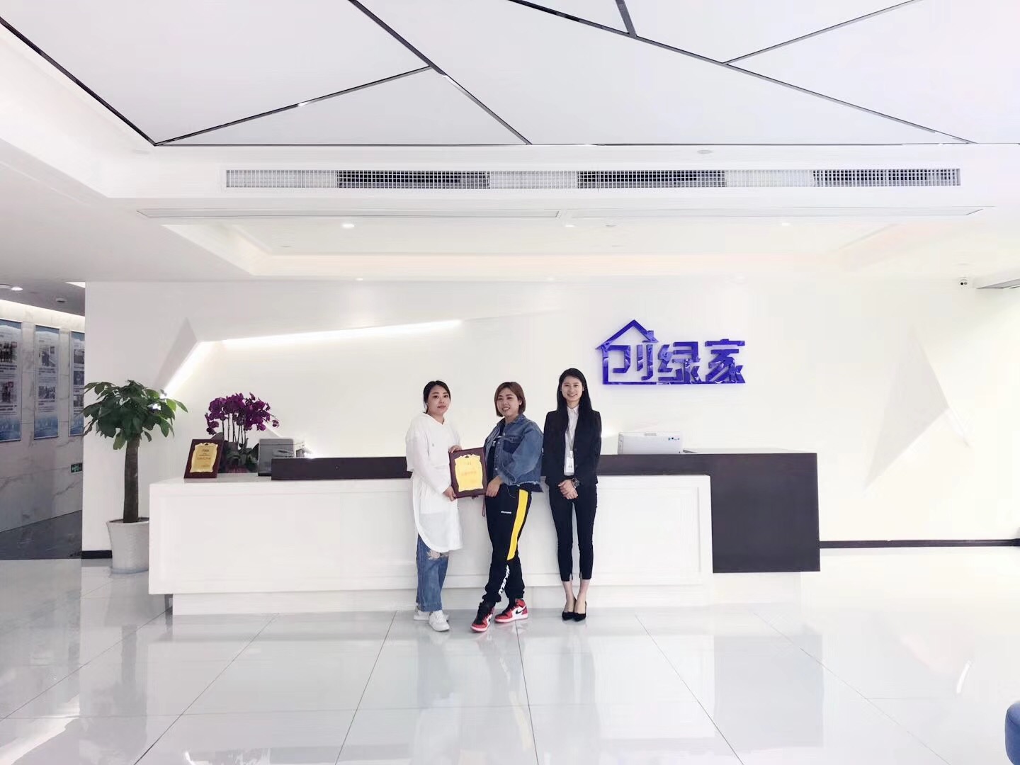 熱烈祝賀劉總姐妹簽約創(chuàng)綠家福州市區(qū)級(jí)代理！