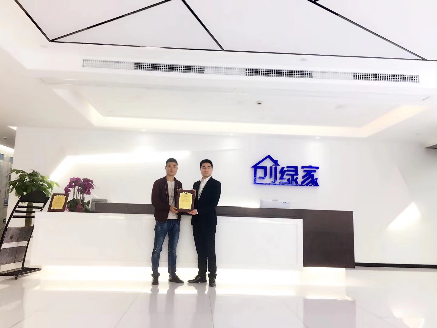 熱烈祝賀吳總簽約創(chuàng)綠家婁底市區(qū)級(jí)代理！