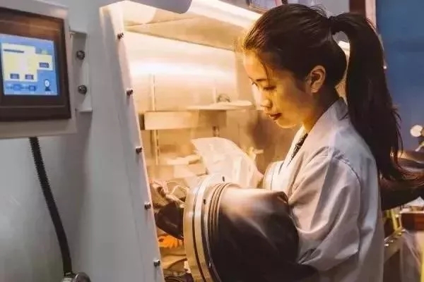 青春是用來奮斗的，除甲醛的青春最美麗！