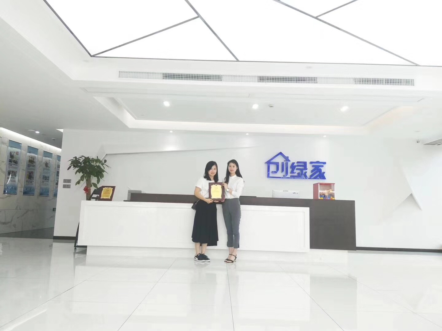 熱烈祝賀姚總、張總夫婦簽約創(chuàng)綠家揚州市區(qū)級代理！