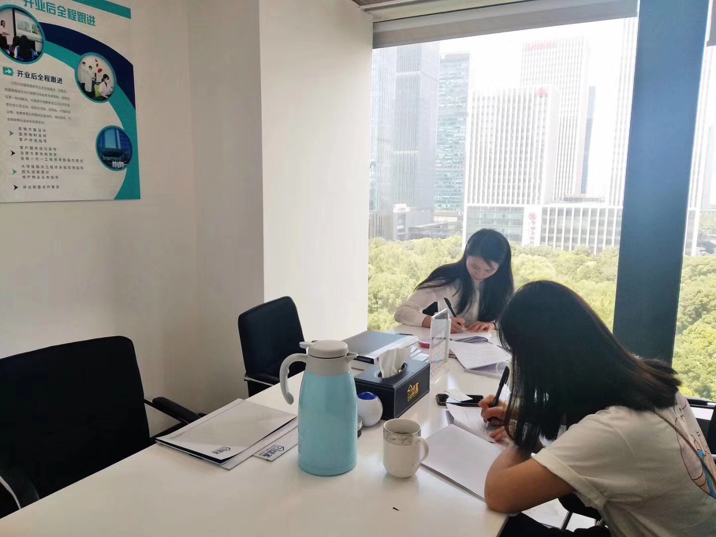熱烈祝賀姚總、張總夫婦簽約創(chuàng)綠家揚州市區(qū)級代理！