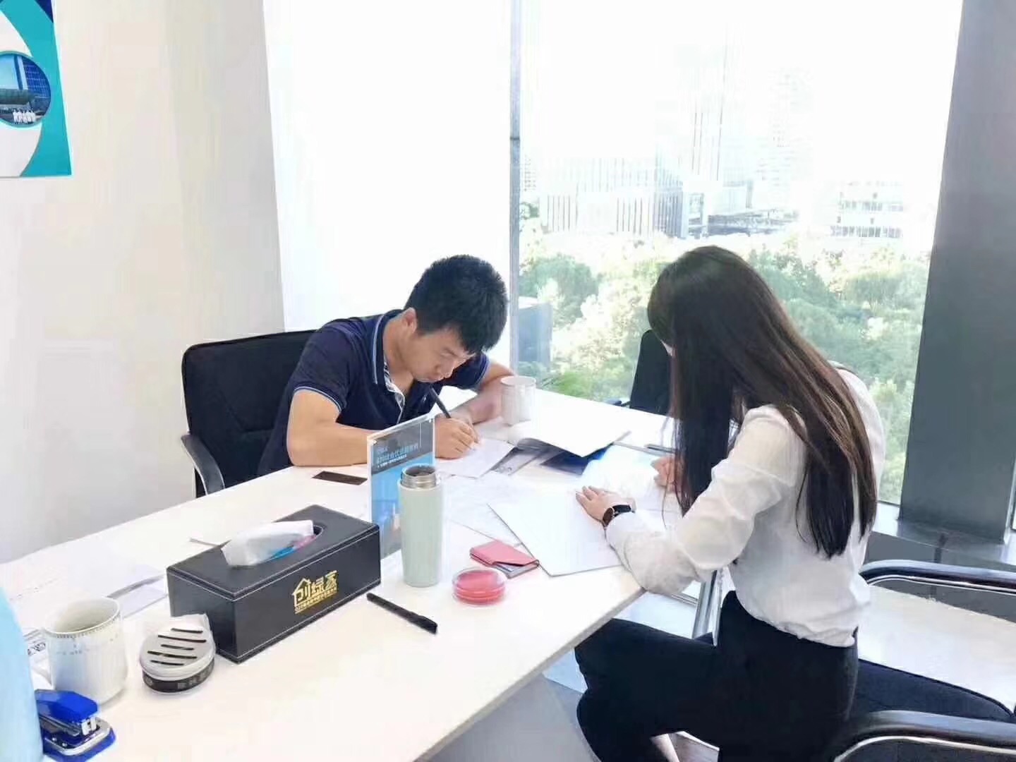 熱烈祝賀馮總、毛總簽約創(chuàng)綠家江蘇省縣級市代理！