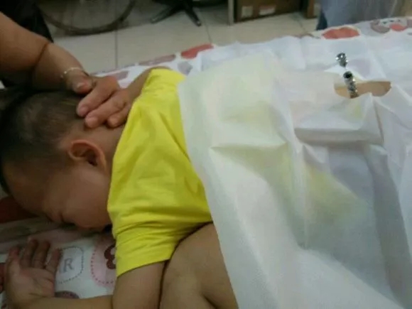4歲男孩和媽媽辦“婚禮”，真相令人淚崩！