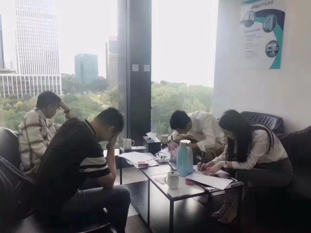 熱烈祝賀馮總、李總、龔總簽約創(chuàng)綠家清遠(yuǎn)市區(qū)級代理！