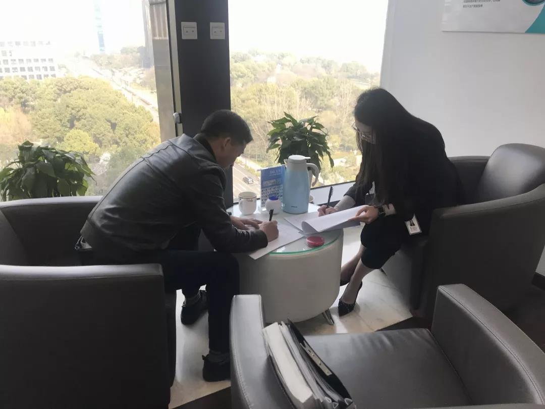 熱烈祝賀黃總簽約創(chuàng)綠家福建省某市區(qū)級代理！