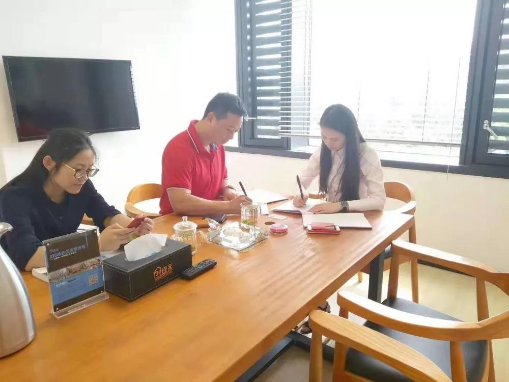 熱烈祝賀余總續(xù)約創(chuàng)綠家海南省三亞市區(qū)級代理！