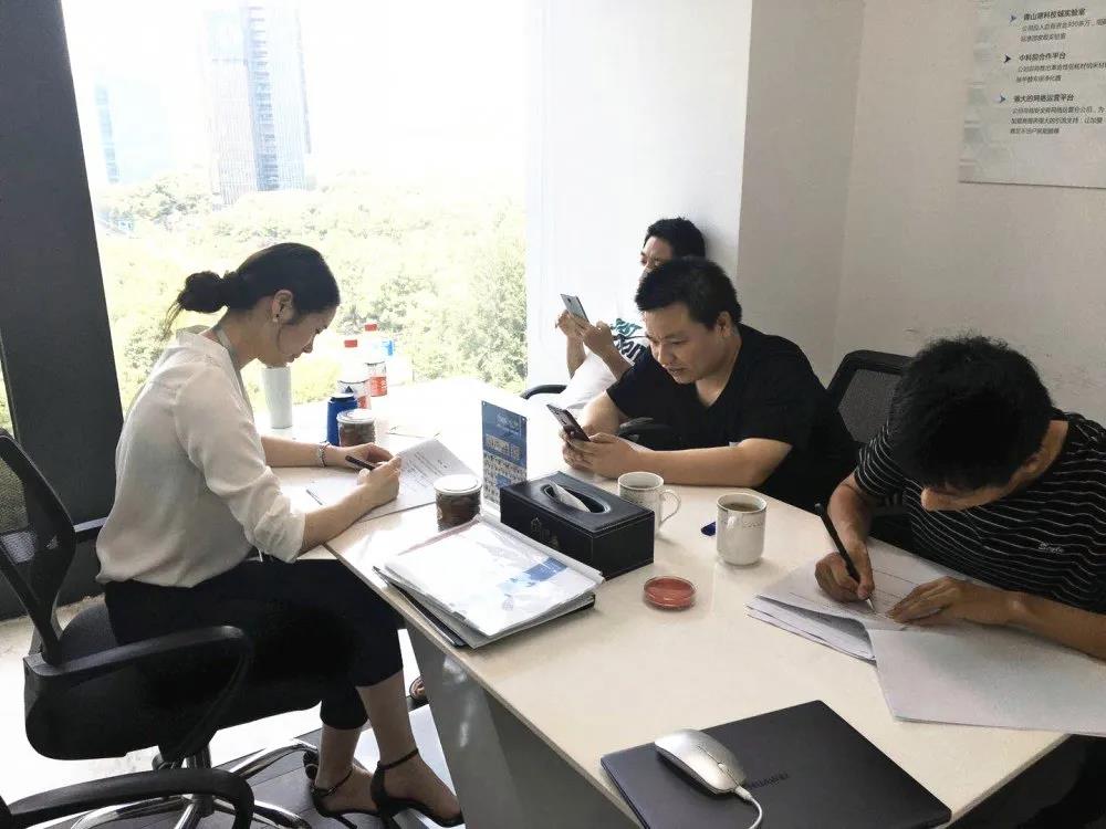 熱烈祝賀余總曾總簽約創(chuàng)綠家浙江省衢州市區(qū)級代理！