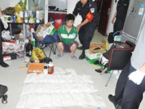 廚房水管破裂傳出刺鼻性氣味，原以為是鄰居家裝修后除甲醛沒到位，沒想到是“絕命毒師”